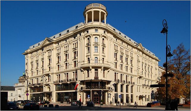 https://img.targeo.pl/i/cache/wikipic/hot/Hotel_Bristol_w_Warszawie_jpg-seo.jpg